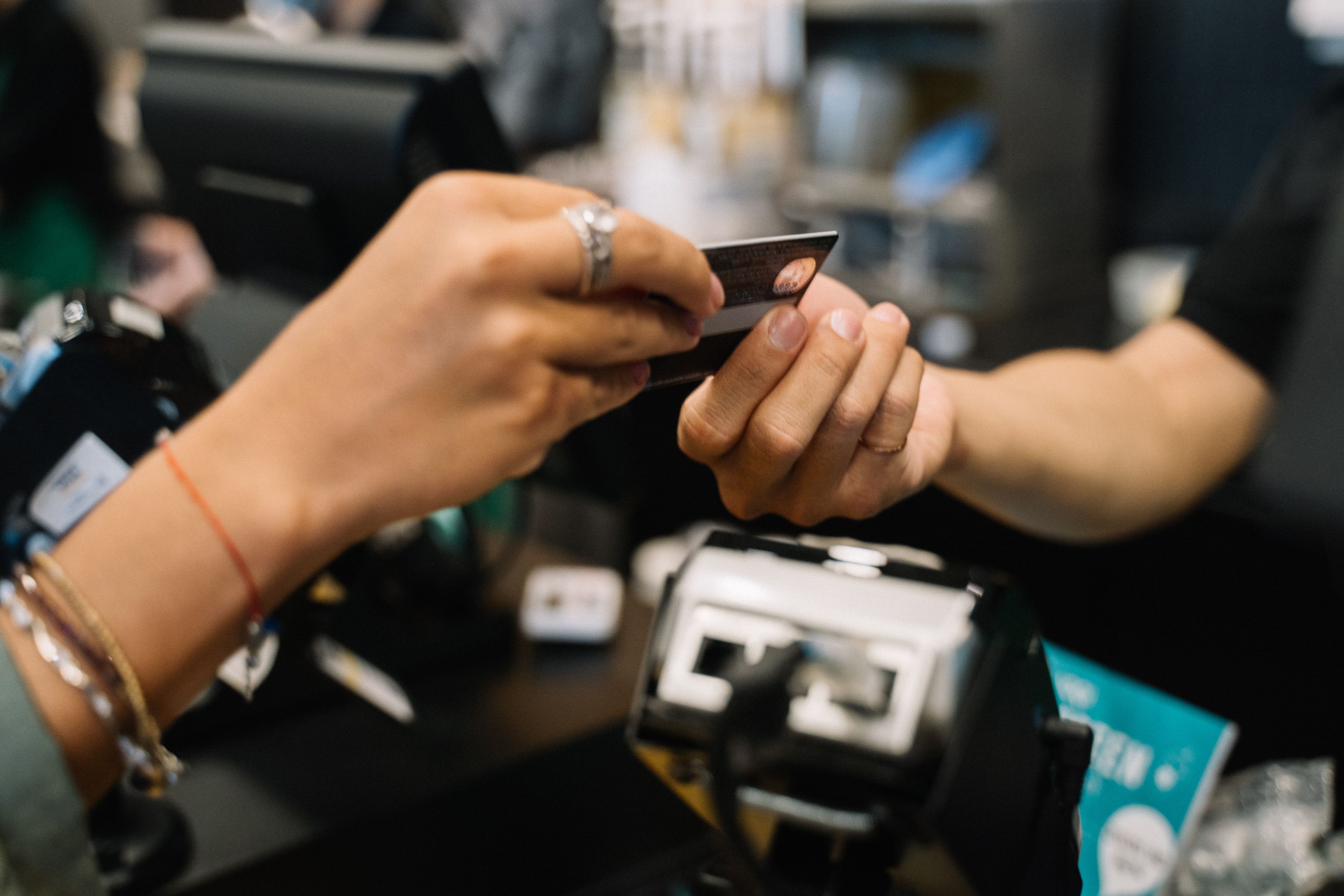 Best Credit Cards in Sri Lanka 2026: Cashback, Rewards, Travel and Dining Compared
